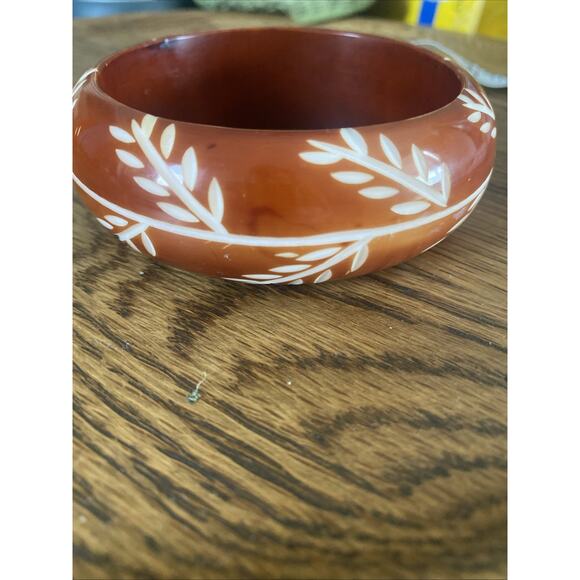 Vintage Carved Lucite Wide Bracelet Bangle Brown & White Leaves Boho Costume 9” - Picture 8 of 8